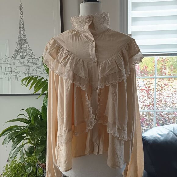 🤍Korean Chic Lace Ruffle Blouse in Cream - Picture 2 of 8